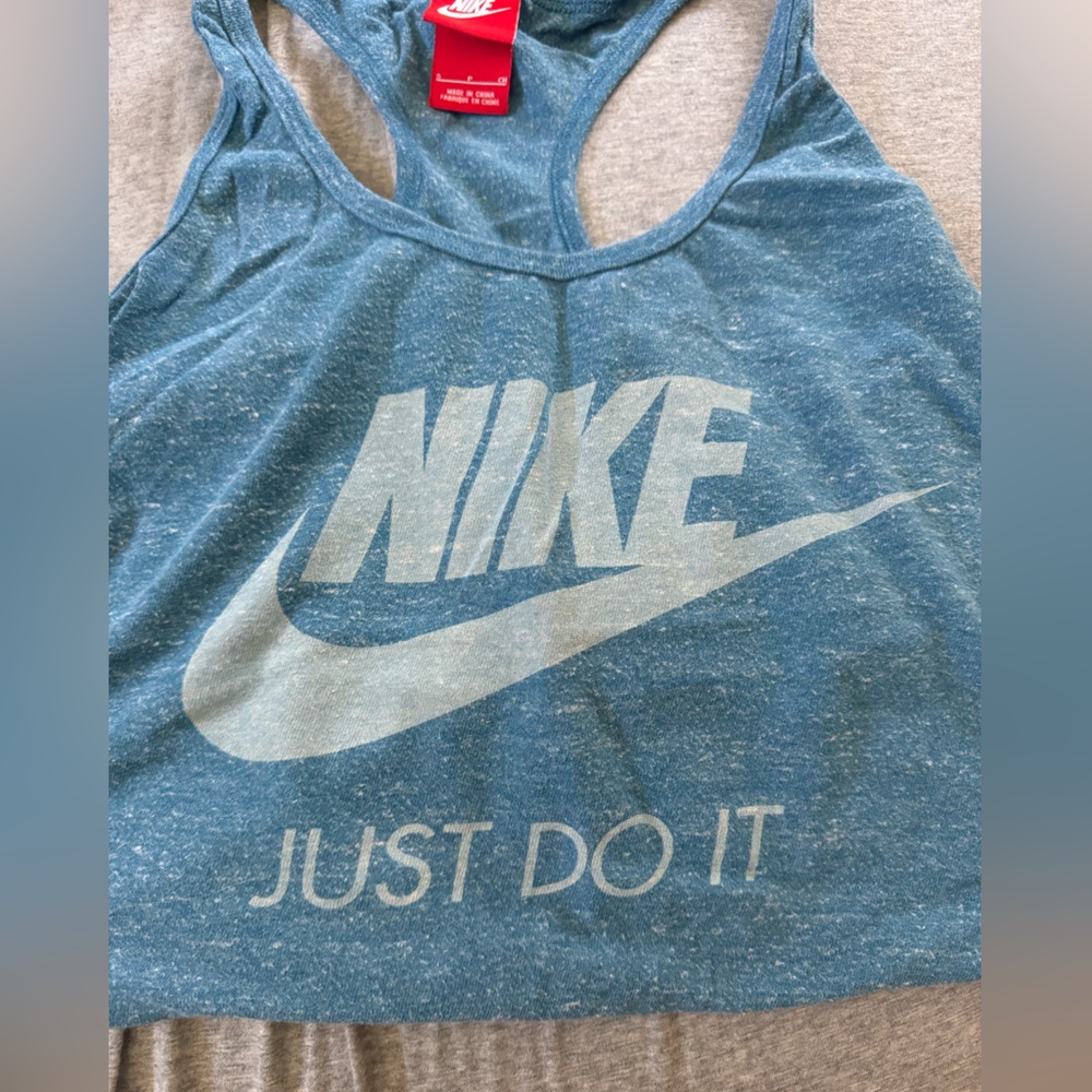 Women's Nike Razor Back - Picture 3 of 4